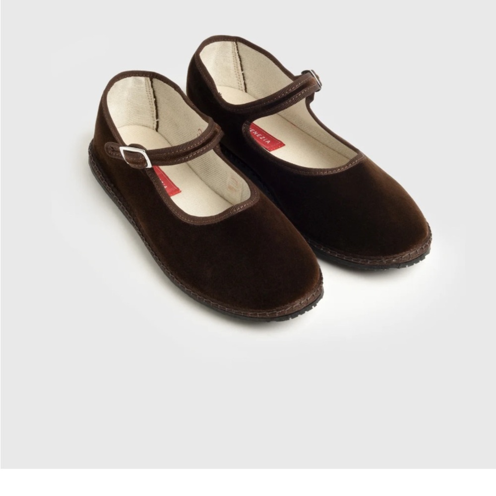 VIBI VENEZIA
WOMEN'S MARY JANE VELVET FLAT